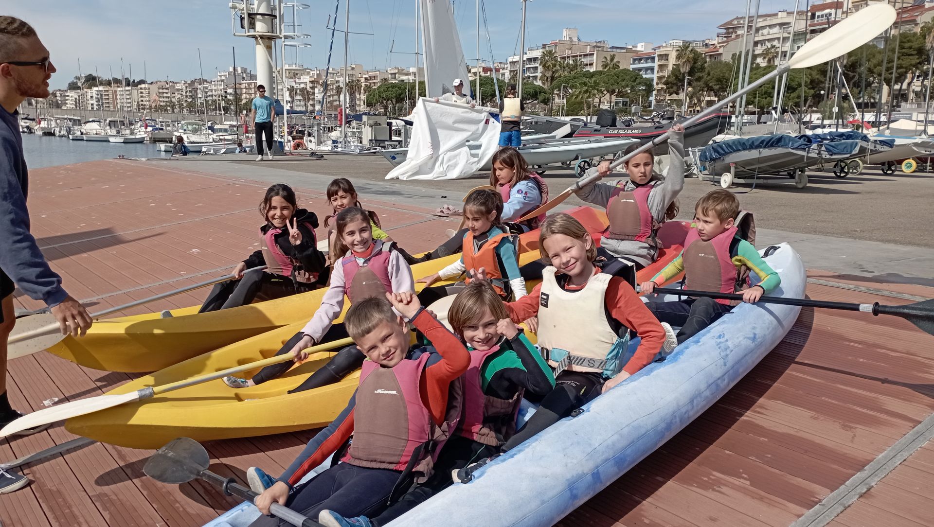 El Casal de Semana Santa pone en marcha las actividades lúdico-deportivas en el Club de Vela Blanes y calienta motores para el verano.