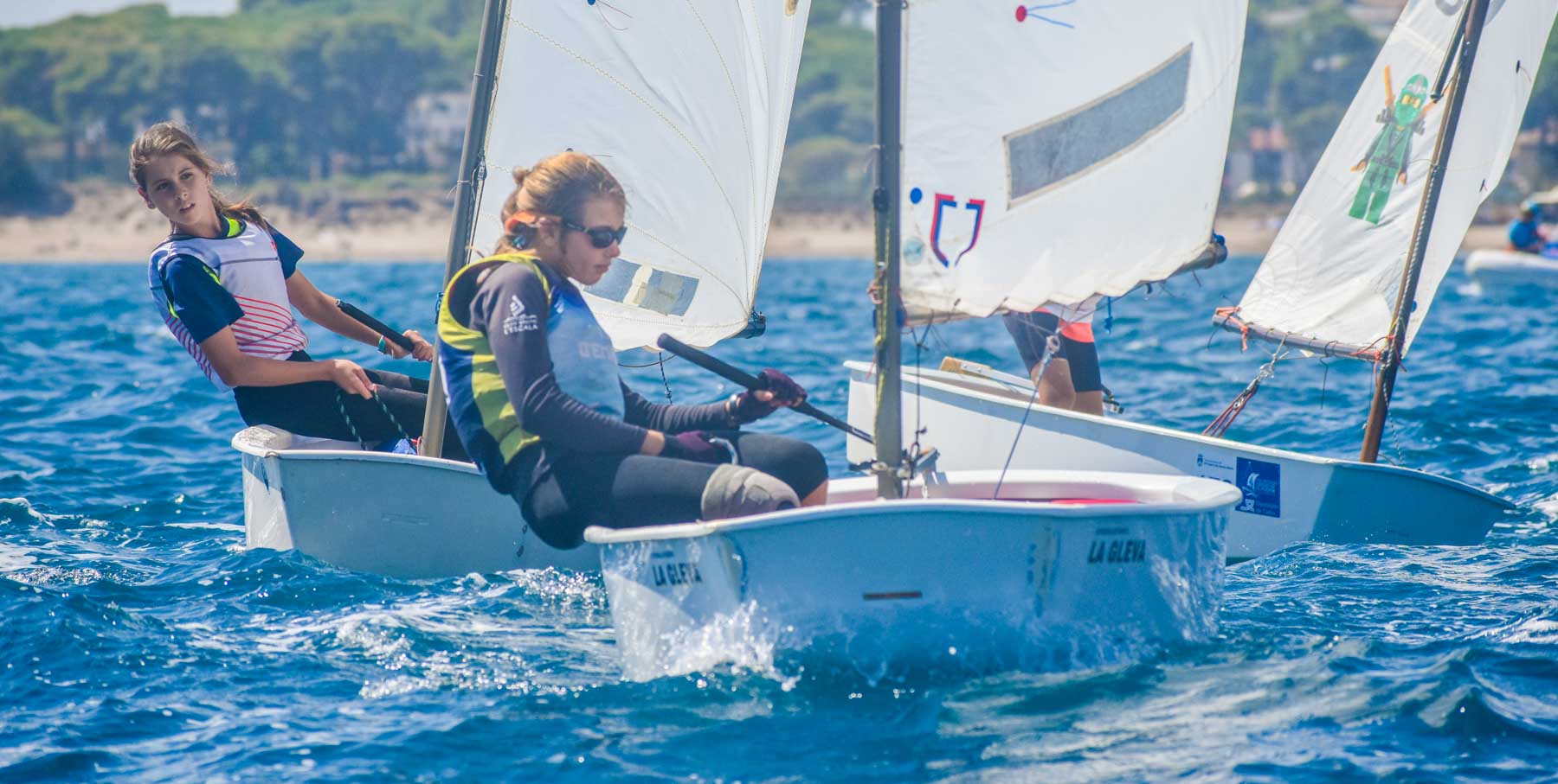 El Equipo de Regatas de Optimist inicia temporada 2022-2023 en L'Escala.