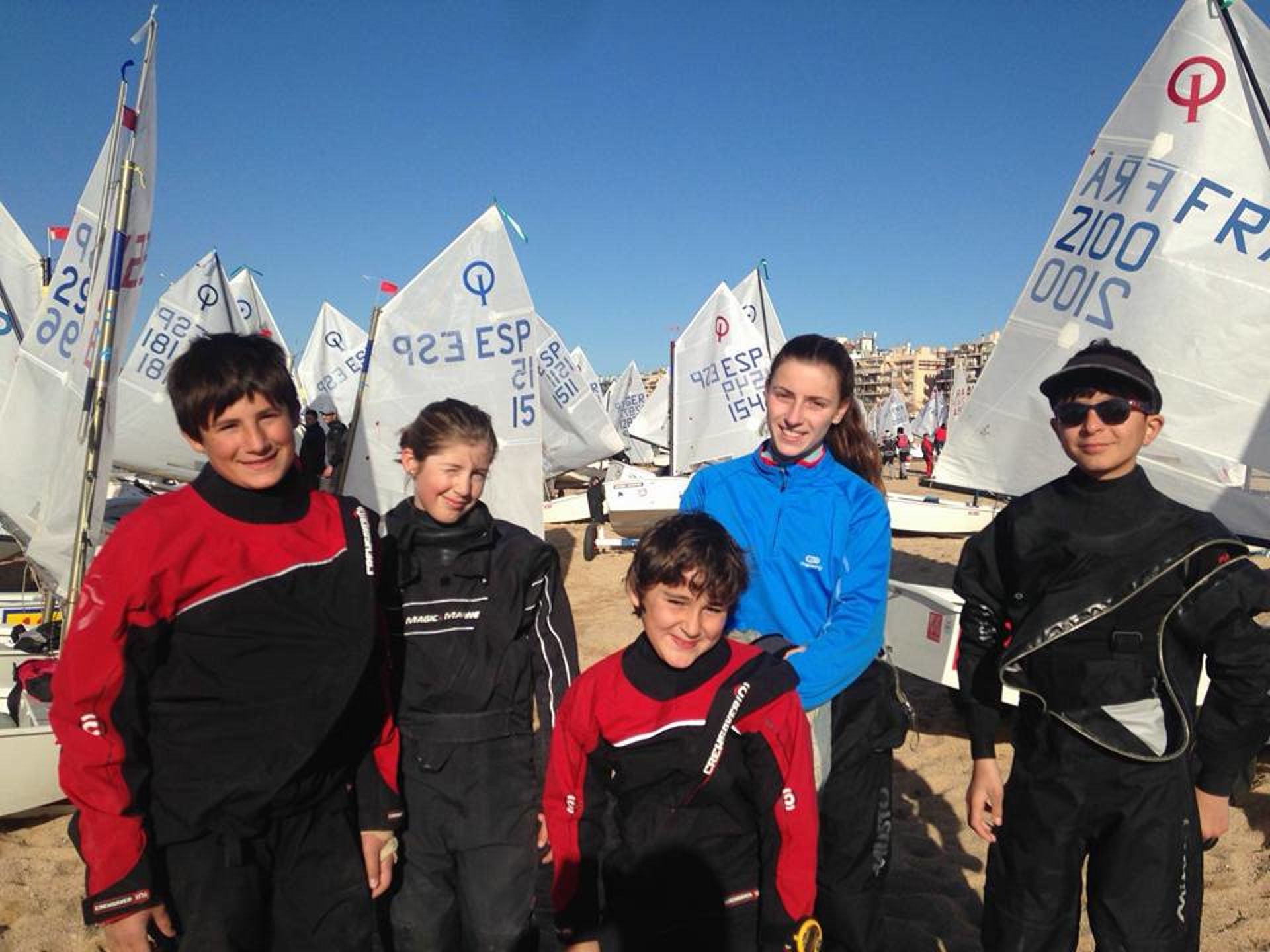 Martina, Emma, Dani, Guillem i Aleix entre els més de 500 regatistes participants al XVII Trofeu Vila de Palamós 11Th Trophy Nations Cup.