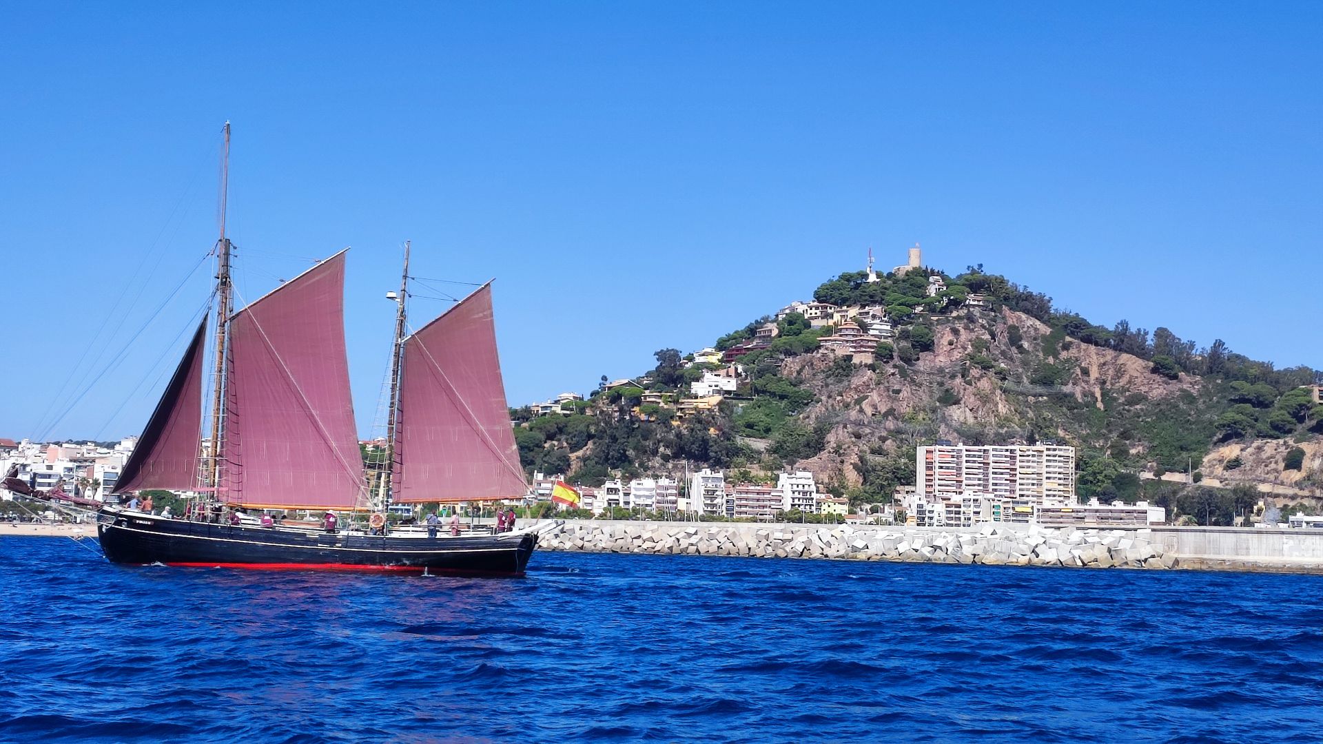 Èxit de la 1a Trobada de Vela Llatina organitzada pel Club de Vela Blanes i l'Assoc. Vela Llatina La Cala.