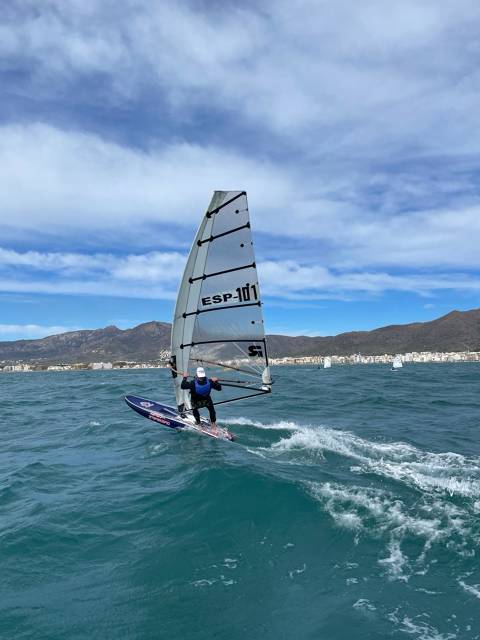 Quim Figueras Campió de Catalunya de Raceboard i Marc Tusquets subcampió de Windsurfer 2024. Jordi Bosch es fa amb el tercer lloc al podi. - 5