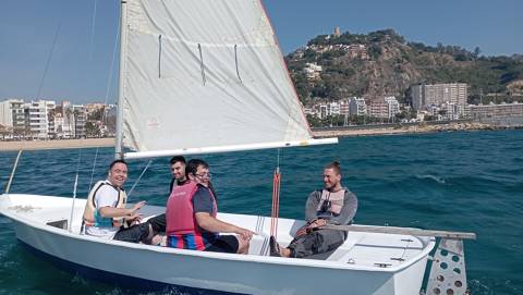 Marta, Juan Carlos, Marc, Iván i Giovanni reprenen l'activitat de la vela accessible.