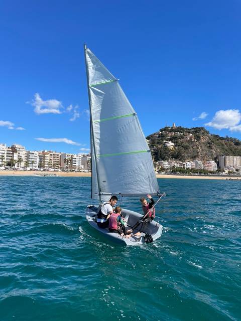 El Casal de Setmana Santa engega les activitats lúdic-esportives al Club de Vela Blanes i escalfa motors per l'estiu. - 8