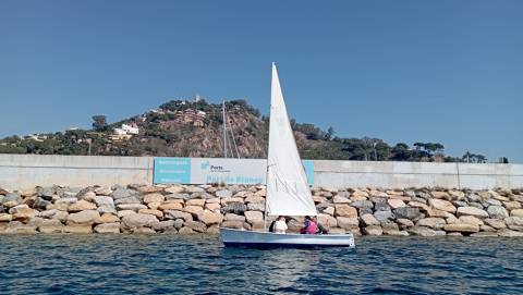 Marta, Juan Carlos, Marc, Iván i Giovanni reprenen l'activitat de la vela accessible. - 3