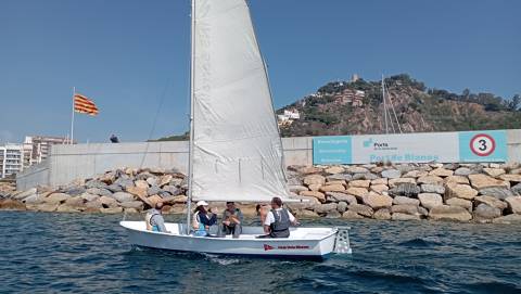 Marta, Juan Carlos, Marc, Iván i Giovanni reprenen l'activitat de la vela accessible. - 4