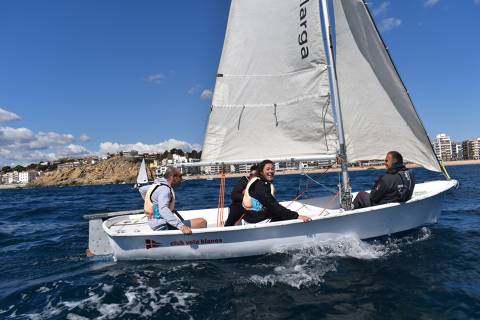 El Casal de Setmana Santa engega les activitats lúdic-esportives al Club de Vela Blanes i escalfa motors per l'estiu. - 12