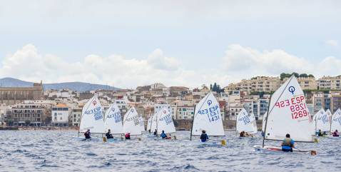 El Equipo de regatas de la clase optimist debuta al CN L'Escala después del verano. - 7