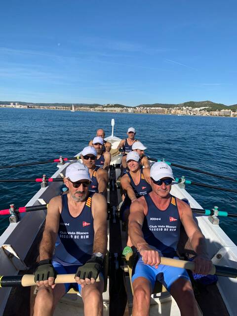 Primera regata oficial de l’equip veterà masculí de llagut del Club de Vela Blanes. - 1