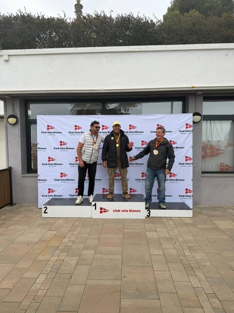 Albert Isanta, segundo, y Judith Manzano, primera femenina en la clase Windsurfer. - 1