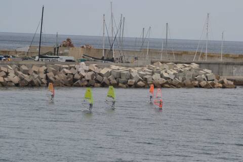 Albert Isanta, segundo, y Judith Manzano, primera femenina en la clase Windsurfer. - 2