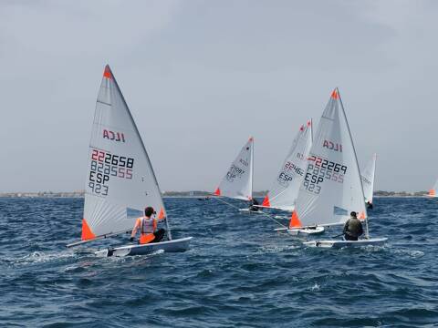 Debut del equipo de ILCA 4 en el Campeonato de Cataluña en Roses. - 2