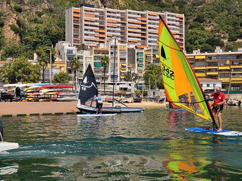 Intens dissabte amb el clínic de windsurfer dirigit per Guillermo Colomer a les nostres instal·lacions. - 11