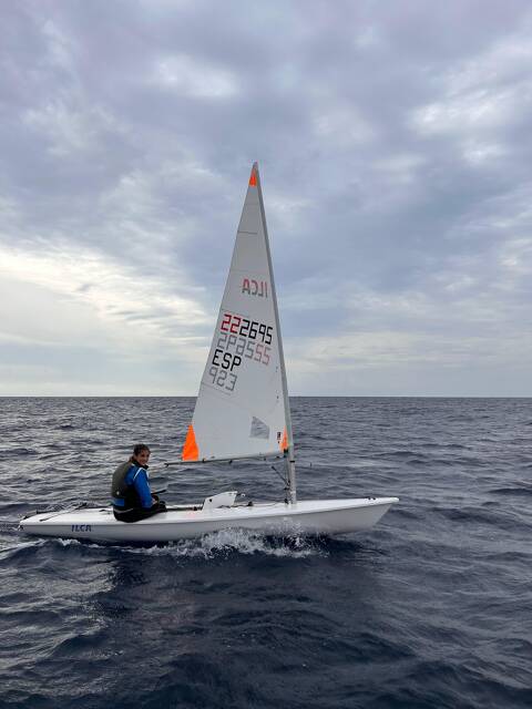 La flota de ILCA 4 del Club Vela Blanes participa en el Trofeu Emili Lledó d’Arenys. - 2