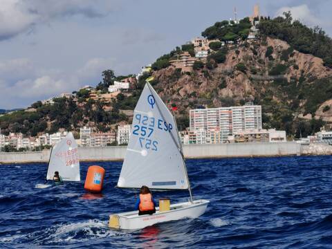 Nora, Kai i Max, participen en la seva primera N2 d’optimist amb 116 participants. - 2