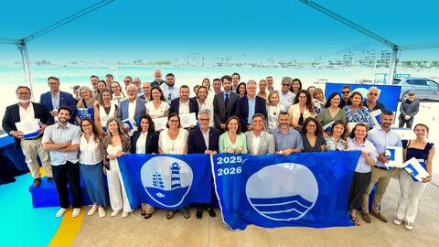 La consellera Silvia Paneque lliura la Bandera Blava al Club de Vela Blanes - 2