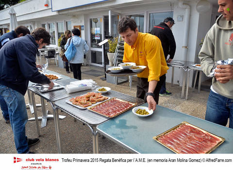 La manca de vent dona pas a la festa del Trofeu Primavera 2015 al Club de Vela Blanes. - 18