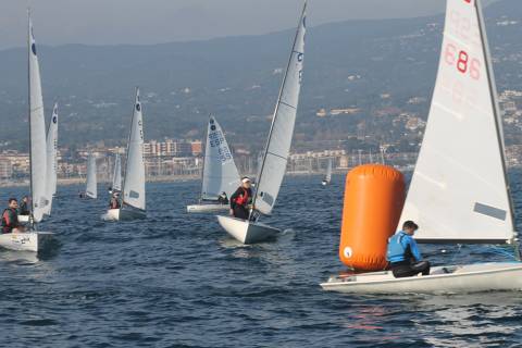 Els regatistes de la classe Europa participen al Campionat de Catalunya al CN El Balís. - 1