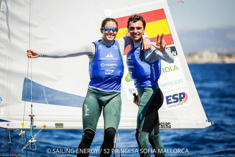 Medalla de bronce por Nora Brugman en el camino hacia París. - 1