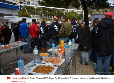 La manca de vent dona pas a la festa del Trofeu Primavera 2015 al Club de Vela Blanes. - 16