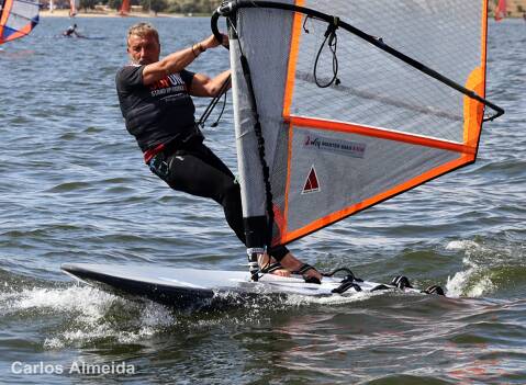 Els regatistes del Club Vela Blanes brillen al Campionat d’Europa de Raceboard amb tres podis a Monsaraz - 5