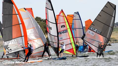 Els regatistes del Club Vela Blanes brillen al Campionat d’Europa de Raceboard amb tres podis a Monsaraz - 3
