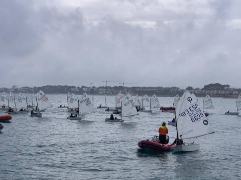 Tessa Aguirre, Ibai Ibarguren, Max Piguillem i els germans Hernàndez participen al Campionat de Catalunya d’Optimist. - 1