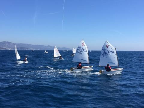 Arrenca el Trofeu Primavera classe Optimist amb ratxes de fins a 18/20 nusos. - 1