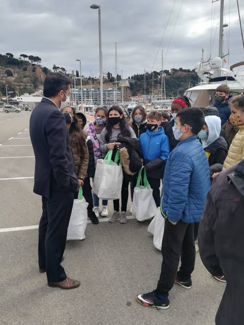 50 escolars de l’Escola Mossen Joan Batlle participen a les Jornades de Recollida de Residus al Mar inclòs al ‘Let’s Clean Europe’. - 1