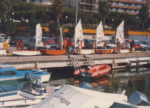 A la dècada dels 70 la família Depares, va ser l'ànima dels optimist en el Club Vela Blanes - 8