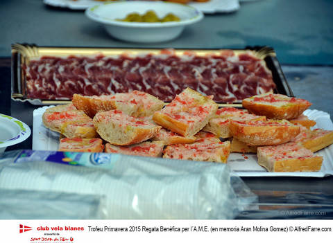 La manca de vent dona pas a la festa del Trofeu Primavera 2015 al Club de Vela Blanes. - 17