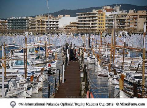 Guillem Manresa i Pol Gragera participen a la 30ena Palamós Optimist Trophy amb mes de mig miler de regatistes. - 1