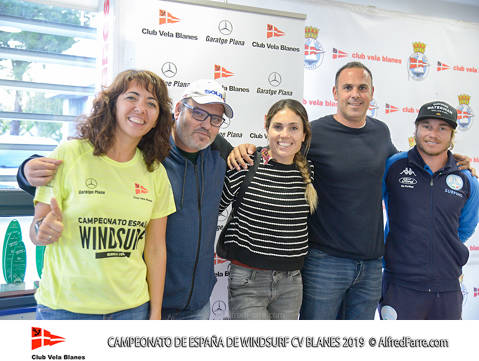 Mes d'un centenar i mig de regatistes al Campionat d'Espanya de windsurf a la badia de Blanes - 3