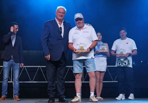 El secretari esportiu del Club de Vela Blanes, reconegut a la 9a Nit de l'Esport Blanenc.