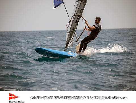 Els germans Manchón protagonistes del Campionat d'España de windsurf a Blanes. Curro es proclama campió d'España en Raceboard i Blanca domina de principi a fi el RS:X Femení. - 3