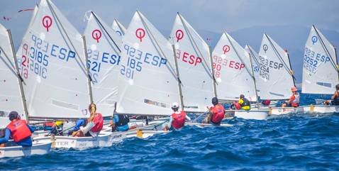 El Equipo de Regatas de Optimist inicia temporada 2022-2023 en L'Escala. - 2