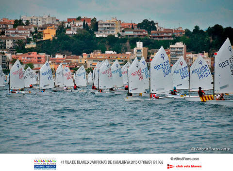 Es tanca un fantàstic primer cap de setmana del Campionat de Catalunya d'Optimist G1 i G2 amb un total de 14 proves. - 10