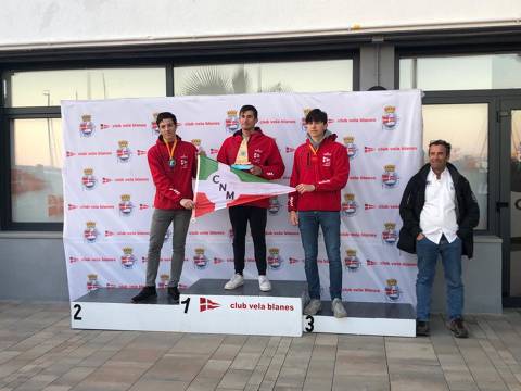 Nicolás Hernández 3º clasificado sub-18 y Marina Martínez 2ª clasificada sub-20 en el N2 de la clase Europa. - 7