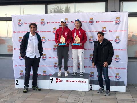 Nicolás Hernández 3º clasificado sub-18 y Marina Martínez 2ª clasificada sub-20 en el N2 de la clase Europa. - 10