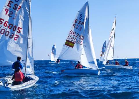 Nicolàs Hernández 3r classificat sub-18 i Marina Martínez 2a classificada sub-20 al N2 de la classe Europa i 420 - 4