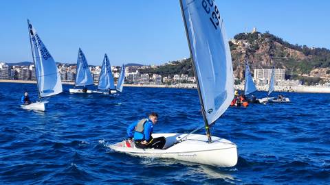 Nicolás Hernández 3º clasificado sub-18 y Marina Martínez 2ª clasificada sub-20 en el N2 de la clase Europa. - 2