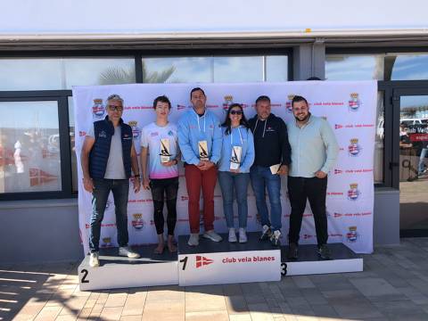 Pleno blandense en el podio de la clase Windsurfer en el Trofeo Primavera N2 de Blanes. - 2