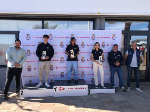 Pleno blandense en el podio de la clase Windsurfer en el Trofeo Primavera N2 de Blanes. - 4