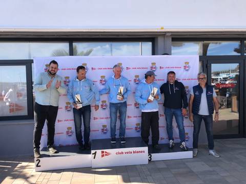 Ple blanenc al podi de la classe Windsurfer al Trofeu Primavera N2 de Blanes. - 1